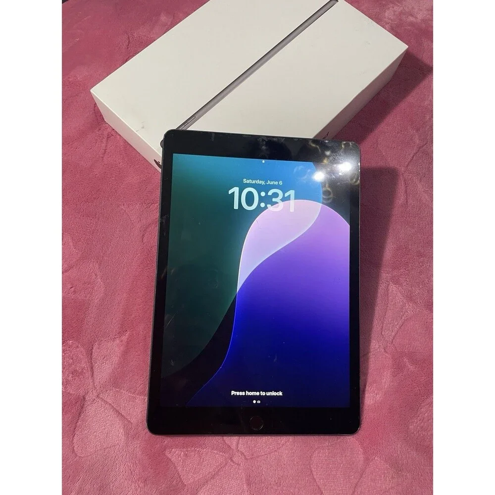 Apple iPad 7th Gen 32GB Space Gray Wi-Fi A2197 10.2